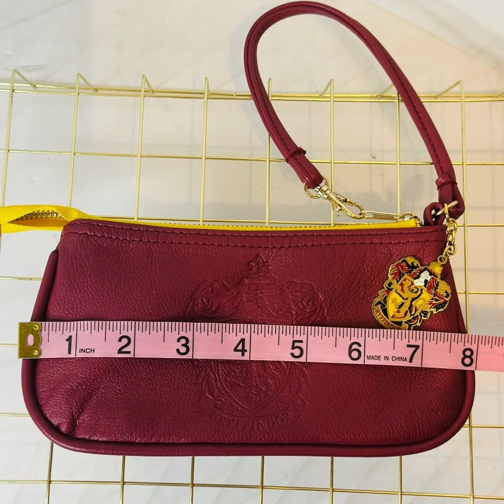 Universal Studios Wizarding World of Harry Potter Gryffindor Wristlet Purse